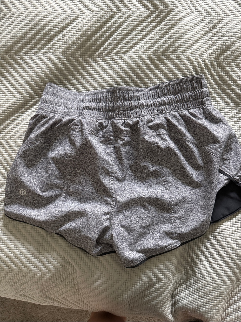 lululemon reversible grey and black size 6 shorts - Picture 5 of 5